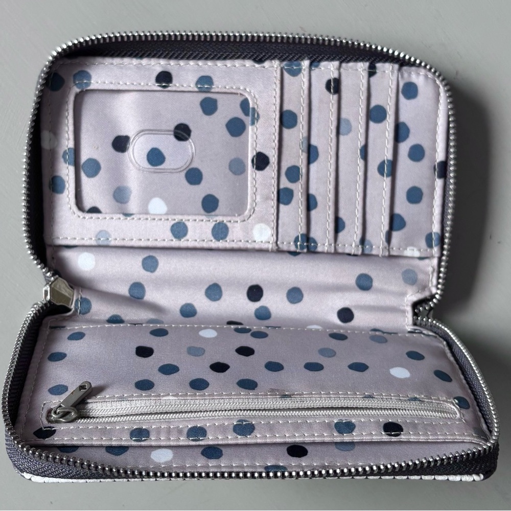 Stylish Gray Wallet With Patterned Design - image 3